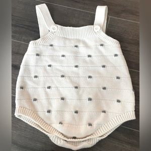 Cat & Jack - Knit White and Gray Romper - SIZE: 6-9 Month
